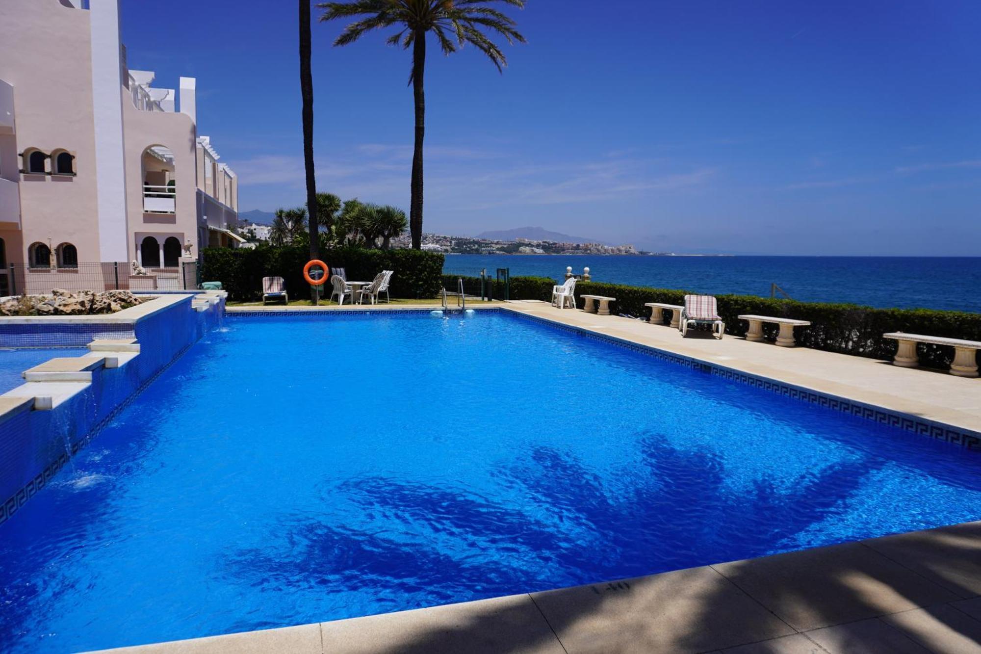 Beach View Playa Del Moral Villa Estepona Exterior photo