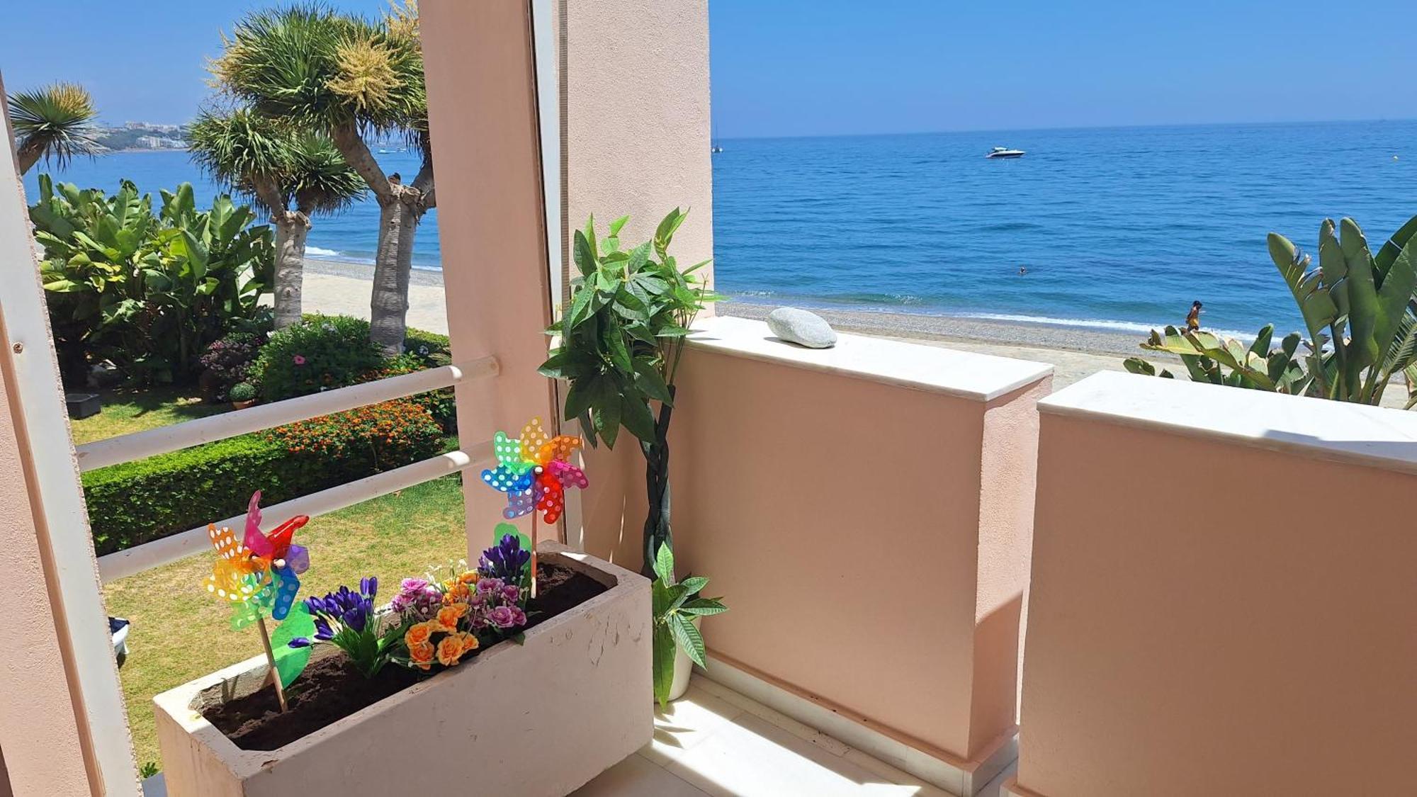 Beach View Playa Del Moral Villa Estepona Exterior photo